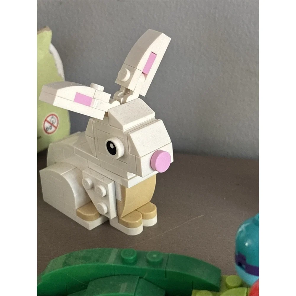LEGO Iconic: Easter Rabbits‎ Display Bunny And Eggs